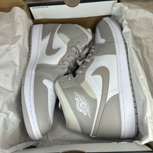 Mid jordan 1 ‘ linen’ size 10.5 m